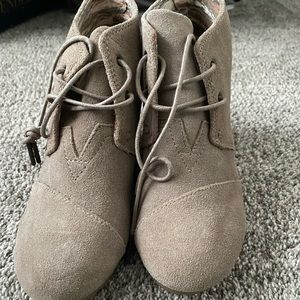 Toms Desert wedge sz 7